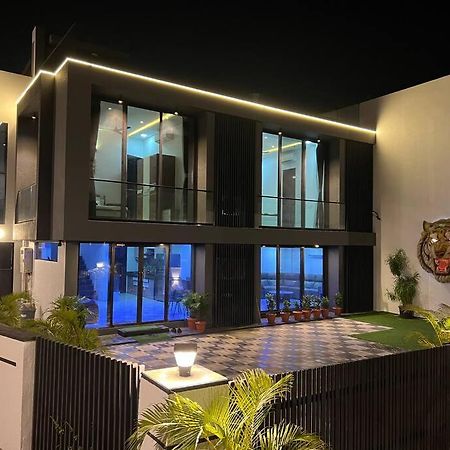Stayhaven Starmount 4Bhk & Pool Mumbai Exterior photo