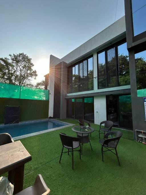 Stayhaven Starmount 4Bhk & Pool Mumbai Exterior photo